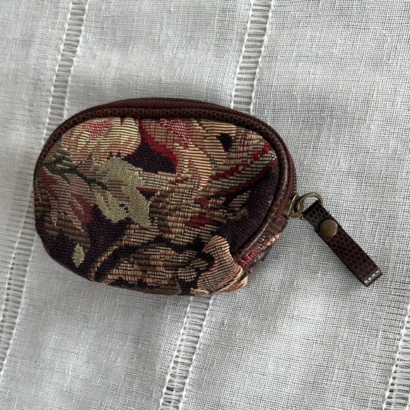 Bueno Tapestry Coin Purse  with Vintage Floral Design - Picture 13 of 13